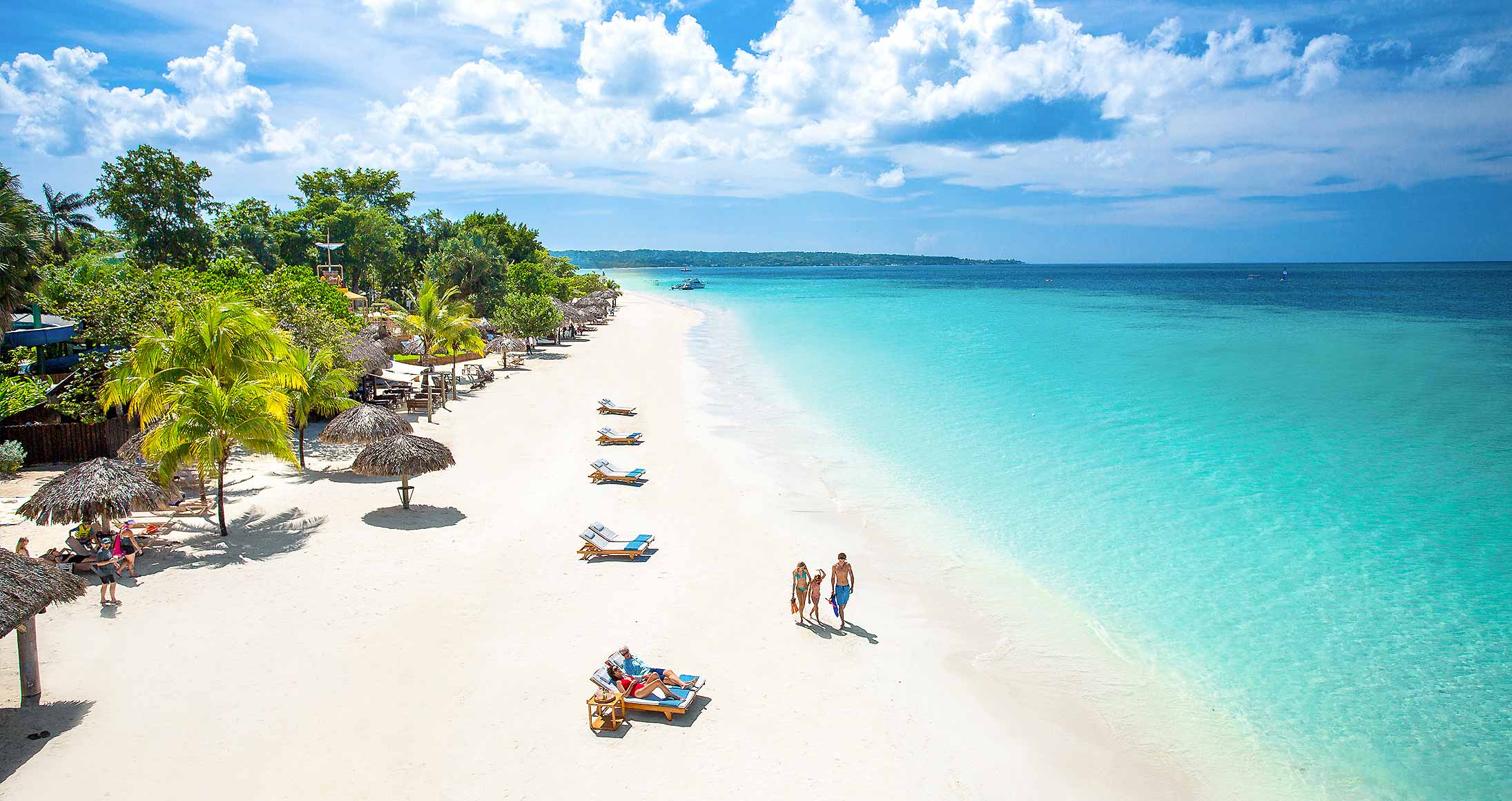Negril beach atmosphere and sand