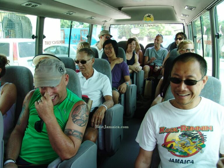 Airport Taxi vs Private Transfer at Montego Bay Airport: What Is the Difference?